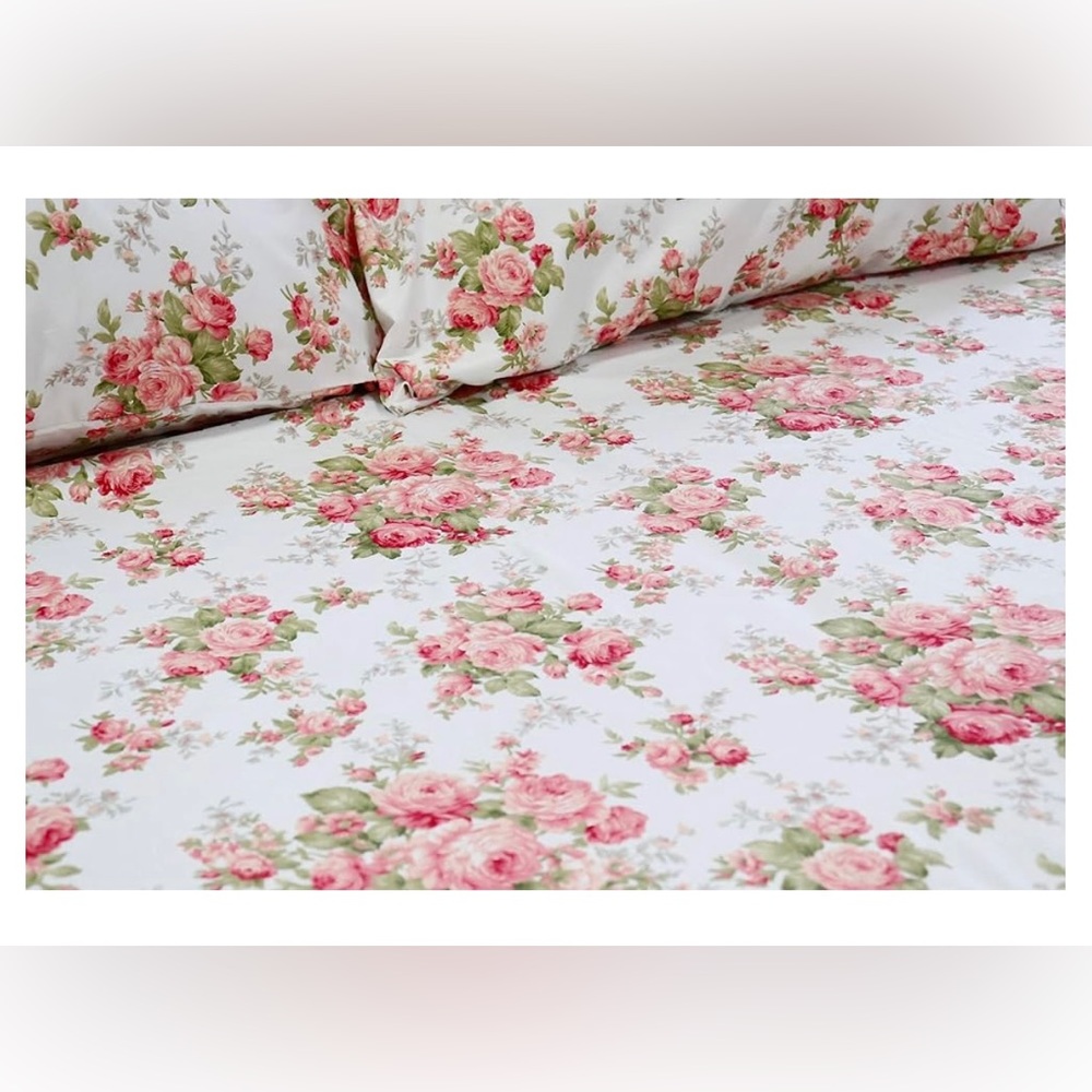 Beautiful floral patterned sheets+two pillow cases in excellent conditions 🌸